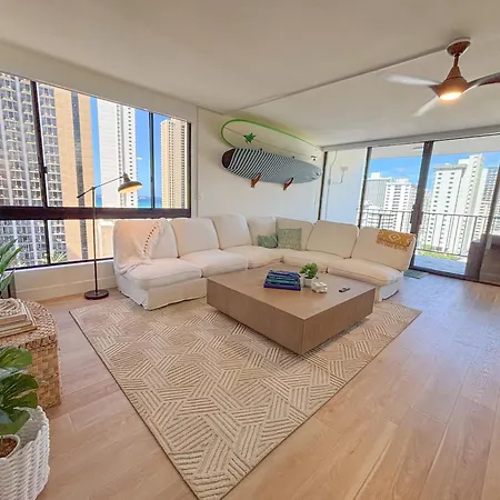 Waikiki Getaway Penthouse Suite Condo